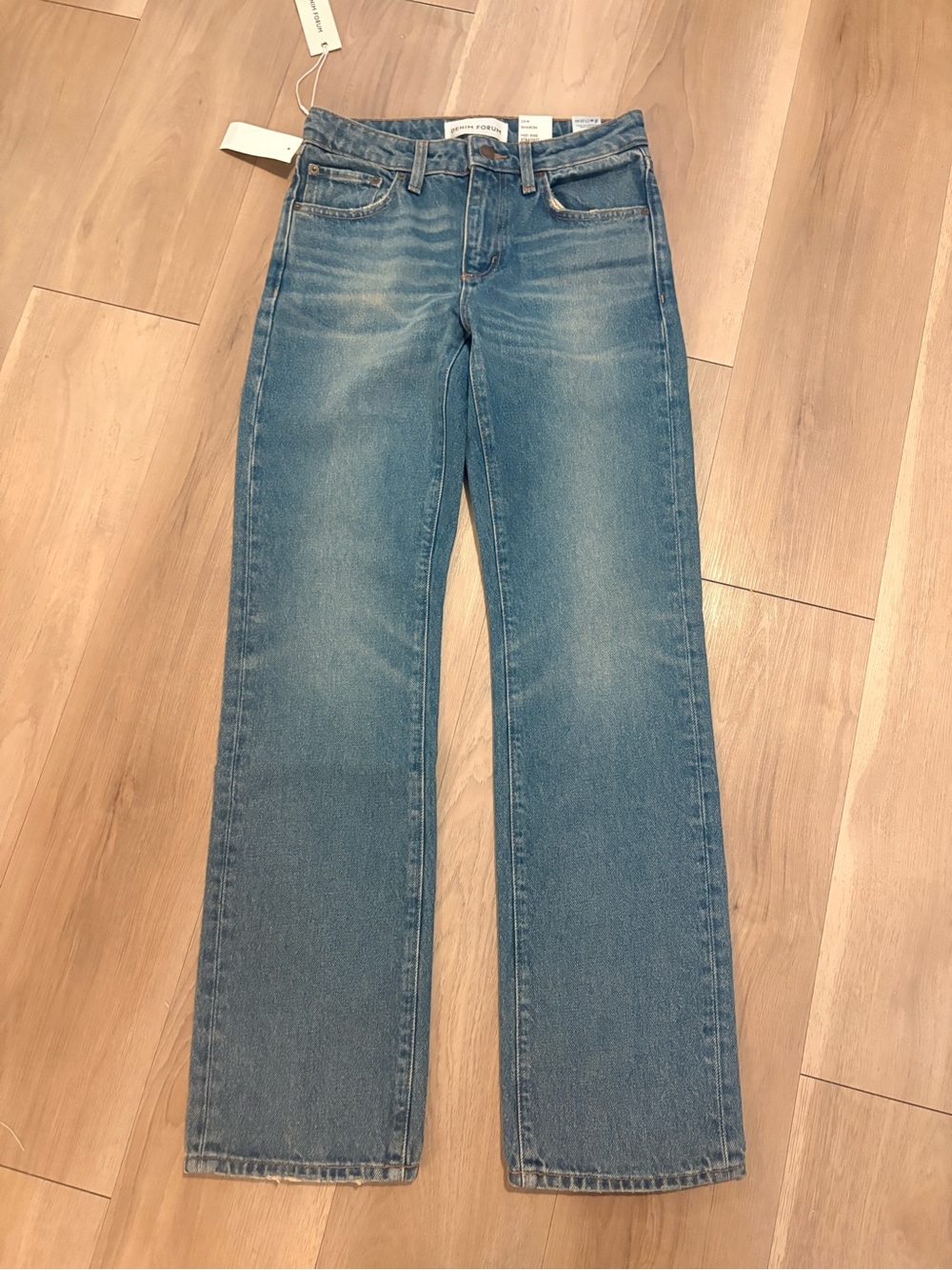 Aritzia Women's Classic Straight-Leg Jeans in Blue